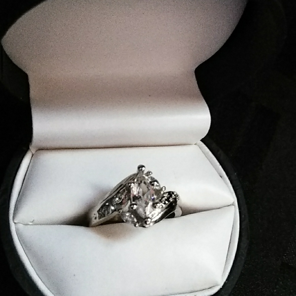 Ring - Picture 3 of 4